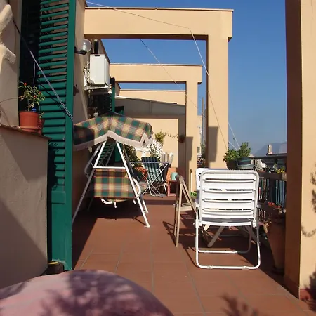 Camera-attico Luminoso Con Terrazza