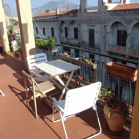 Camera-attico Luminoso Con Terrazza Palermo